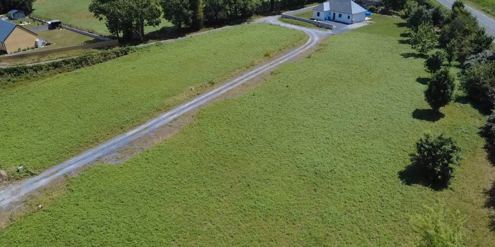 terrain à LAMARQUE PONTACQ (65380)